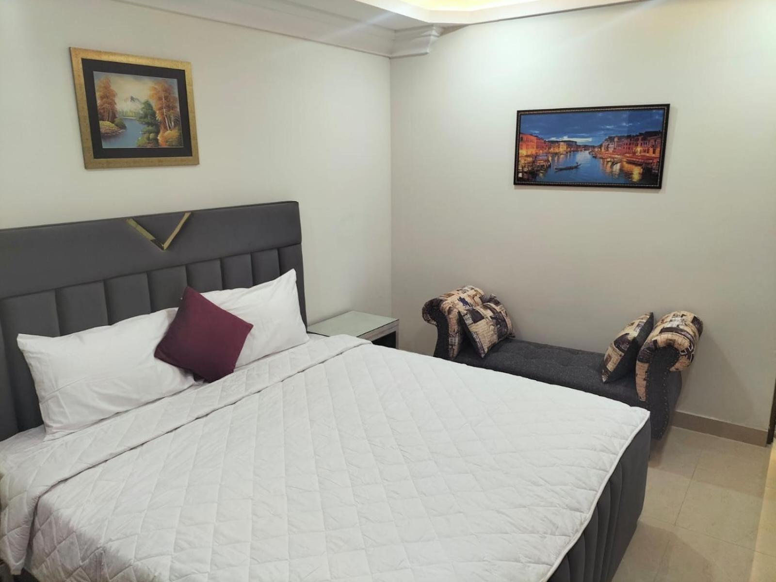 Royal Galaxy Hotel & Residence - Near Islamabad International Airport & Motorway Exteriör bild
