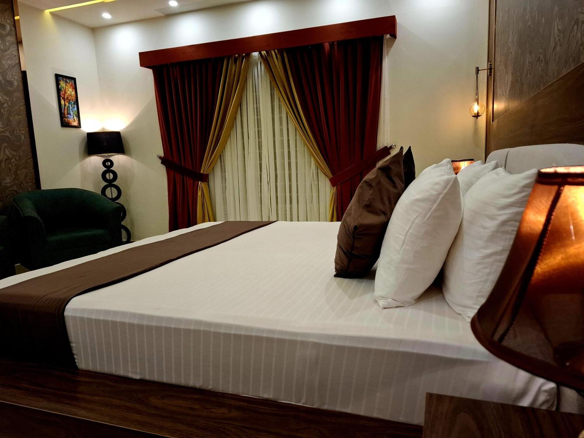 Royal Galaxy Hotel & Residence - Near Islamabad International Airport & Motorway Exteriör bild