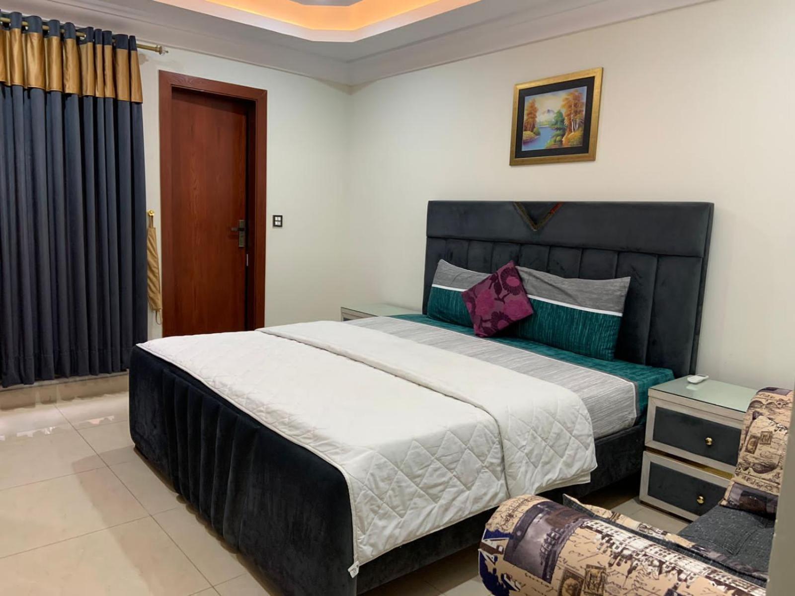 Royal Galaxy Hotel & Residence - Near Islamabad International Airport & Motorway Exteriör bild