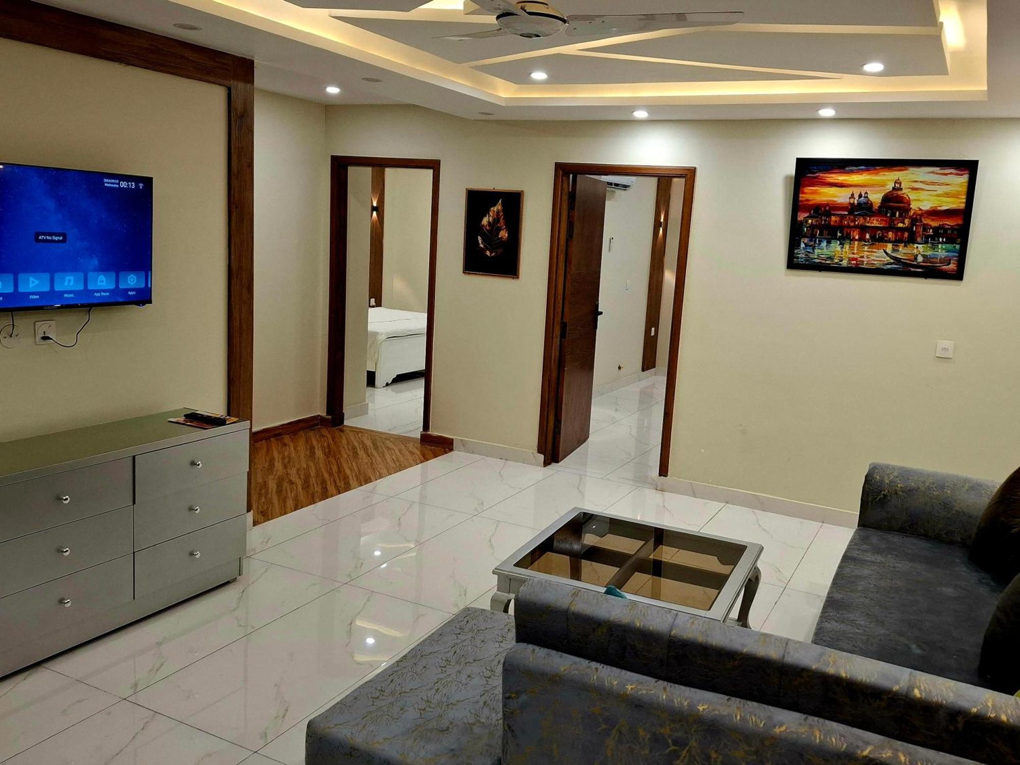 Royal Galaxy Hotel & Residence - Near Islamabad International Airport & Motorway Exteriör bild