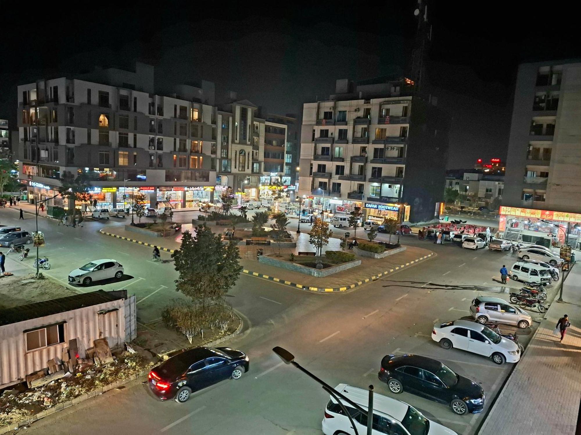 Royal Galaxy Hotel & Residence - Near Islamabad International Airport & Motorway Exteriör bild